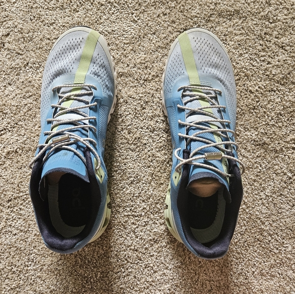 On Cloudflow womans shoes size 9.5 - Picture 3 of 4